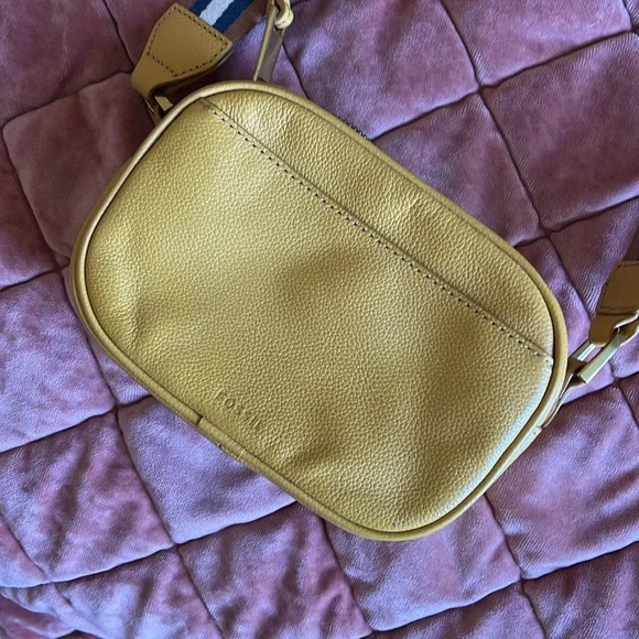 Fossil Crossbody - Picture 3 of 4